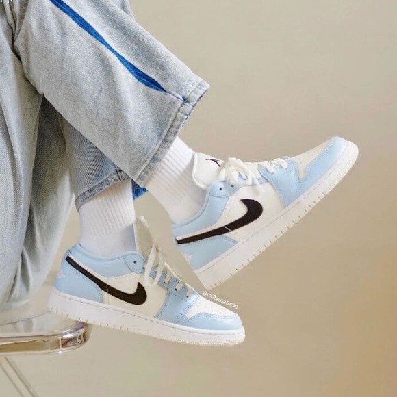 Air Jordan 1 Low Big Kids Ice Bue 554723 401
